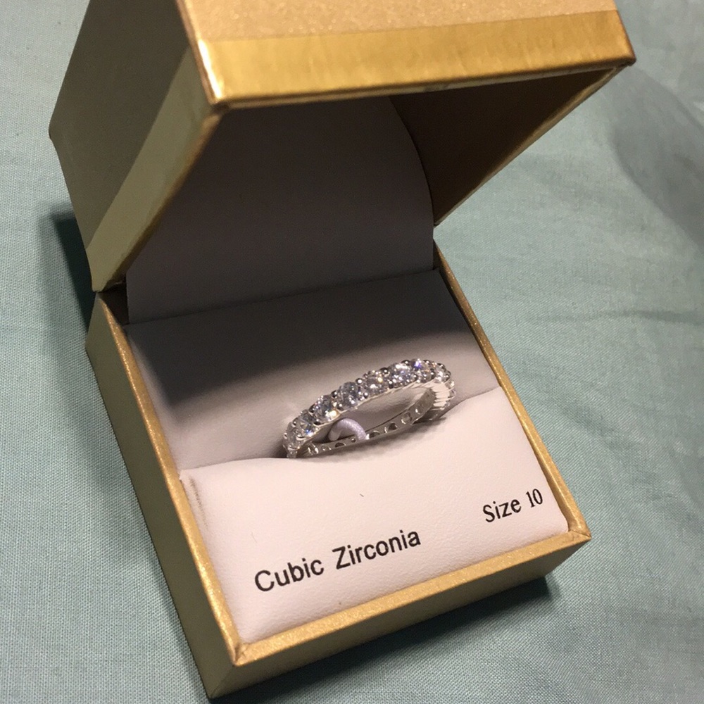 Women’s ring sz. 10
